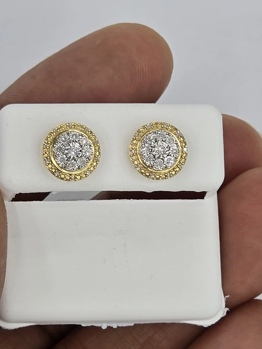 Real Diamond 10k Gold Round Stud Earring
